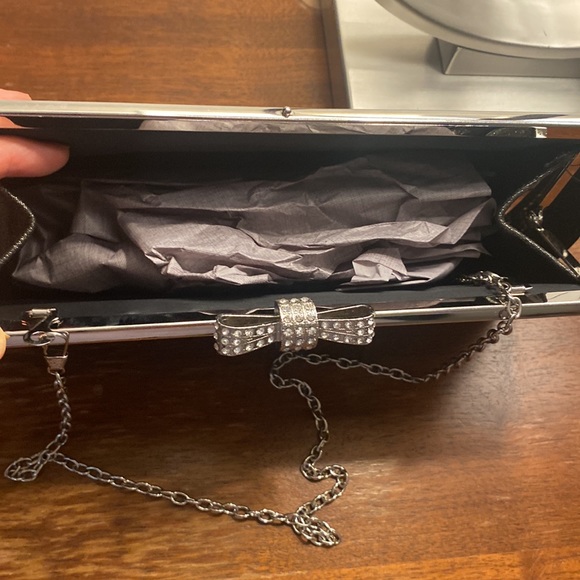 Clutch - Picture 4 of 4